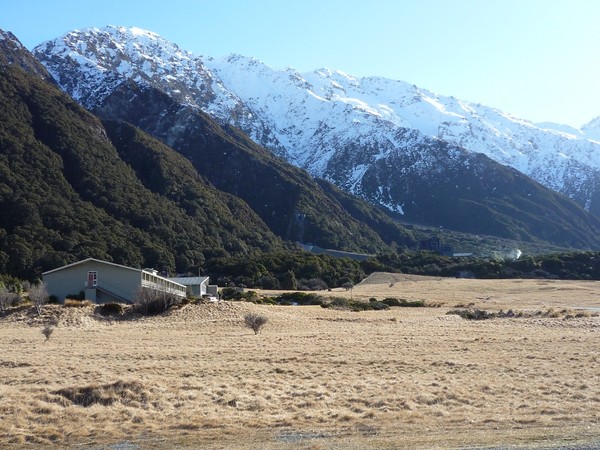 Mount Cook Backpacker Lodge at the foot of the mountains